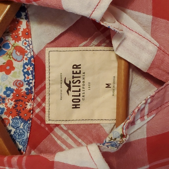 Hollister Button Up - Picture 3 of 3